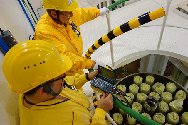 Inspecting nuclear fuel. Image by IAEA: https://www.flickr.com/photos/iaea_imagebank/8567098379/in/album-72157633024804586/