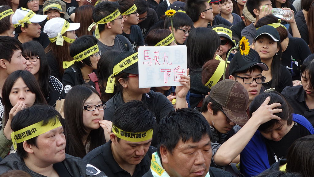 Image by tenz1225 via wikimedia commons. https://commons.wikimedia.org/wiki/File%3ASunflower_movement_demonstration_in_Taiwan_7.jpg